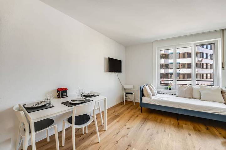Ganze Wohnung, 2,5 Zimmer in zentraler Top Lage und sehr hell in St. Gallen, Zürich Voralpen