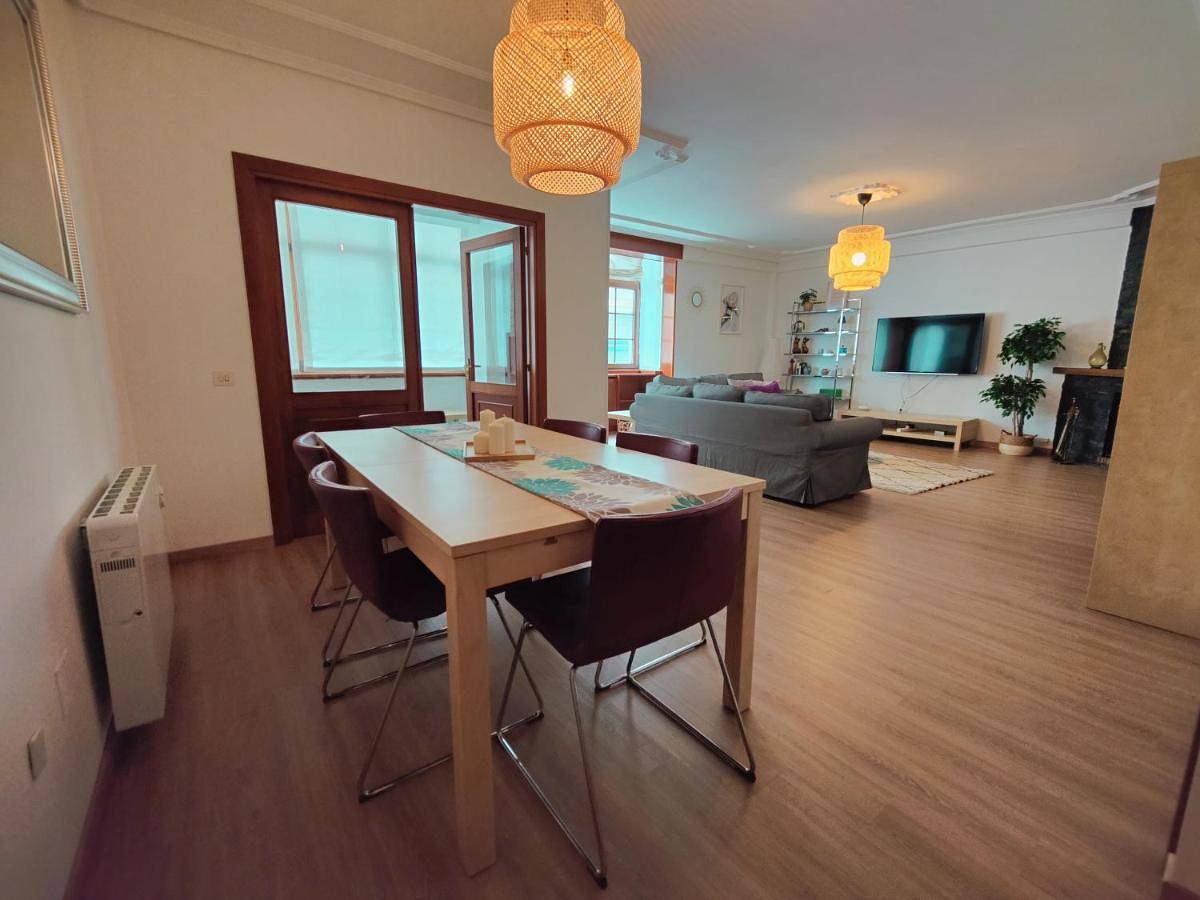 Apartamento entero, Céntrico, 100 metros de la playa, reformado,163 m2 in Praia da Rapadoira (Foz), Foz