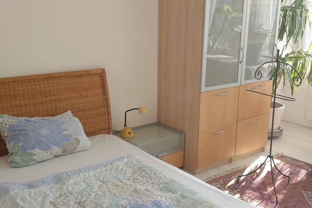 Ganze Wohnung, Geräumiges, helles, ruhiges Zimmer mit Balkon & Tv in Wien, Donau Niederösterreich