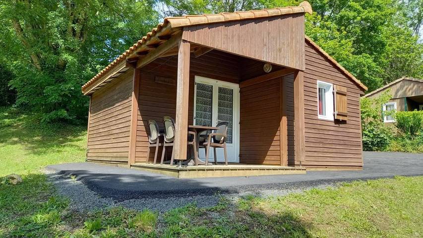 Camping pour 2 personnes, avec Terrasse et Jardin ainsi que Piscine et Vue