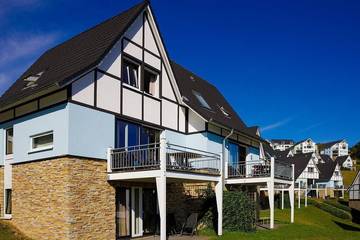 Villa für 8 Personen, mit Whirlpool und Pool sowie Sauna und Balkon, mit Haustier in Heimbach