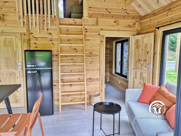 Chalet confortable 4 pers., terrasse, 2 chambres au camping de Coupeau in Saint-Berthevin, Mayenne