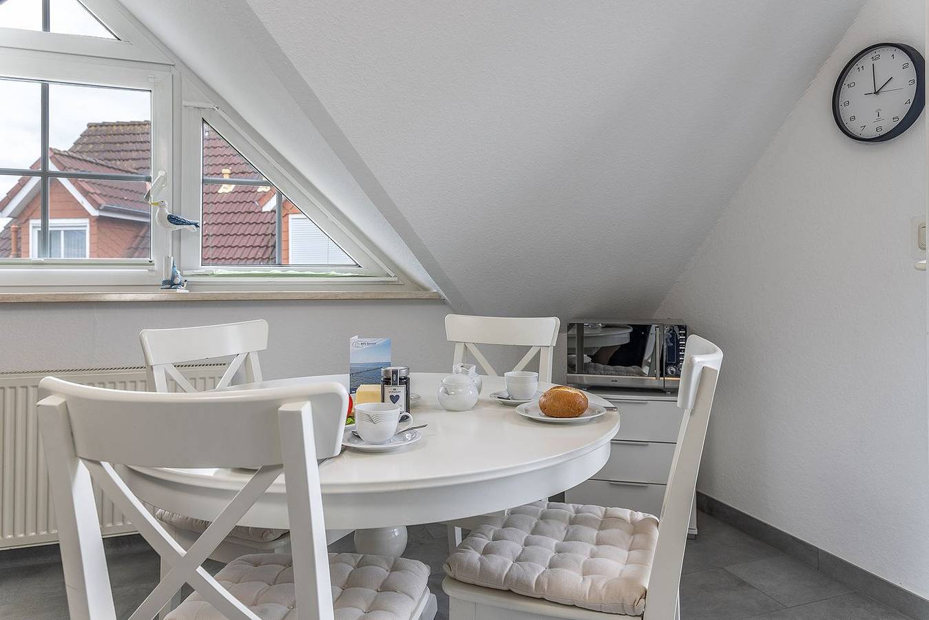 Ganze Wohnung, Apart und lauschig: Die entzückende Maisonette-Wohnung mit ihren ca. 50 qm hält sehr viel bereit, aber vor allem Gemütlichkeit. in Altfunnixsiel, Wittmund