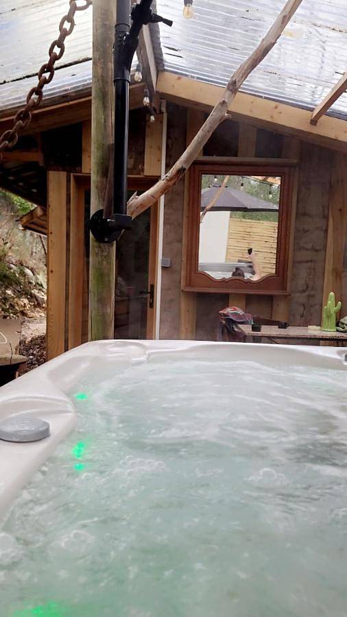 Hôtel pour 2 personnes, avec jacuzzi et terrasse, animaux acceptés à Cuges-les-Pins - 2