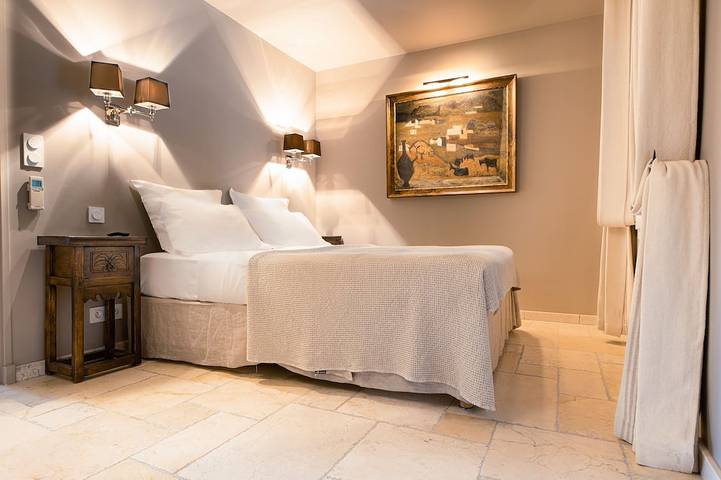 Provencal villa in unique natural and calm setting with beautiful views in Fayence, Draguignan region