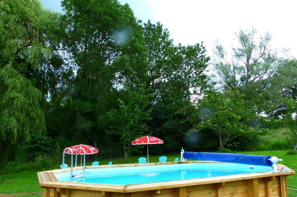 Appartement entier, Appartement 2 Chambre Avec piscine in Louroux-de-Bouble, Région de Montluçon