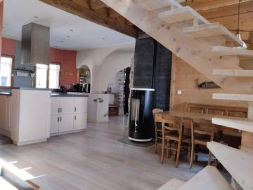 Gîte pour 15 personnes, avec vue ainsi que balcon et jardin à Mens