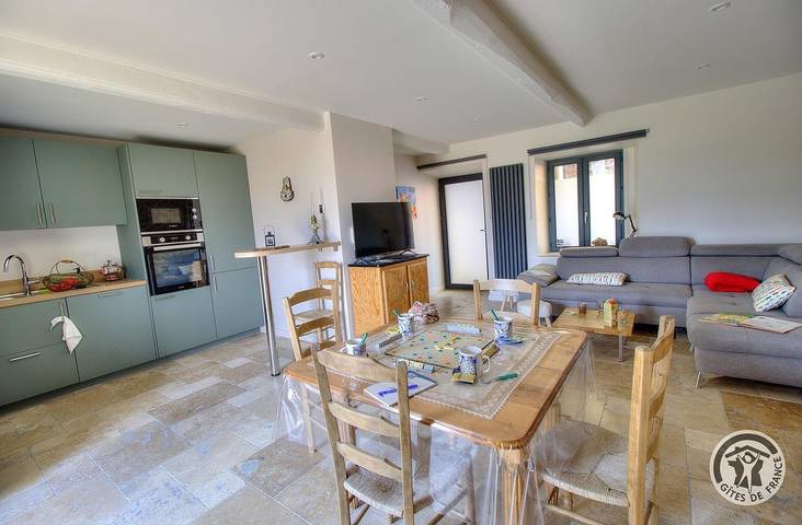 Gîte pour 4 personnes, avec Terrasse ainsi que Jardin et Vue à Thurins