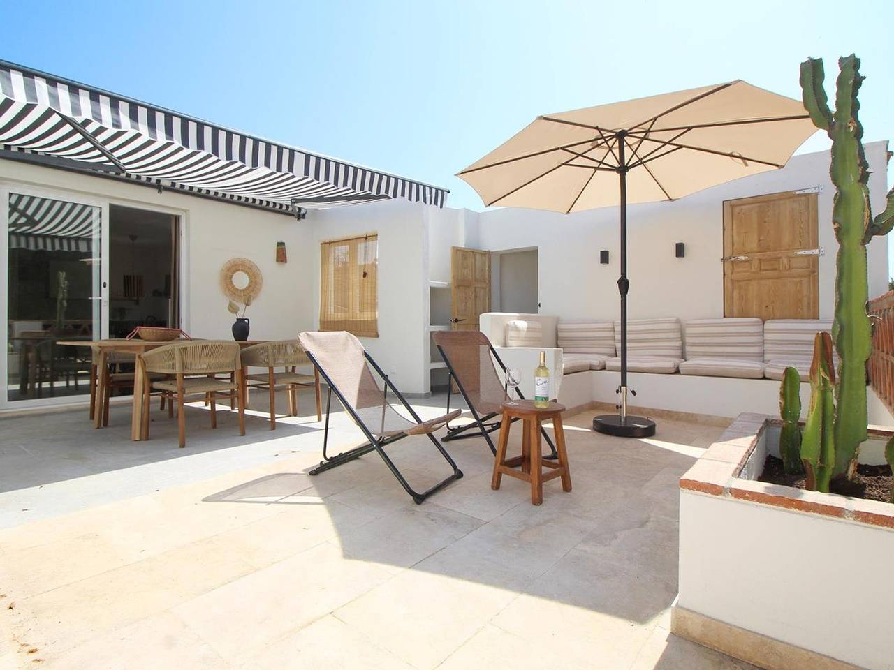 Apartamento entero, Ático en Málaga con Gran Terraza y Vistas al Mar in Playa del Palo, Málaga