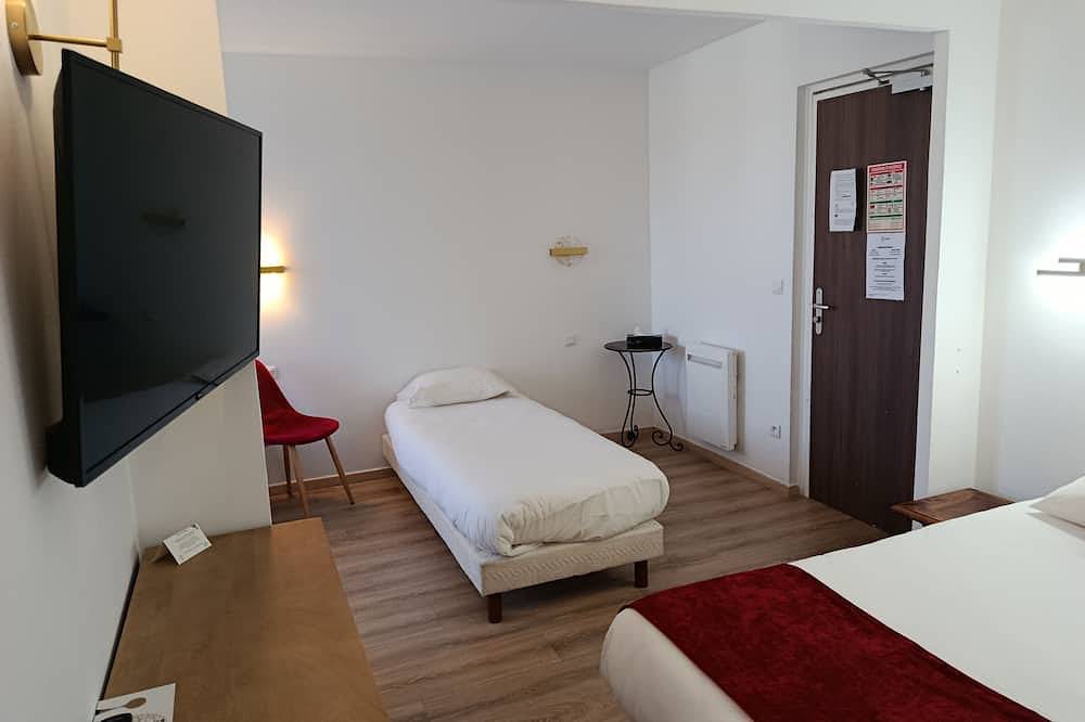 Historic 4-Guest Family Room | Pet-Friendly Picnic Garden | Downtown Location in Digne-les-Bains, Alpes-de-Haute-Provence