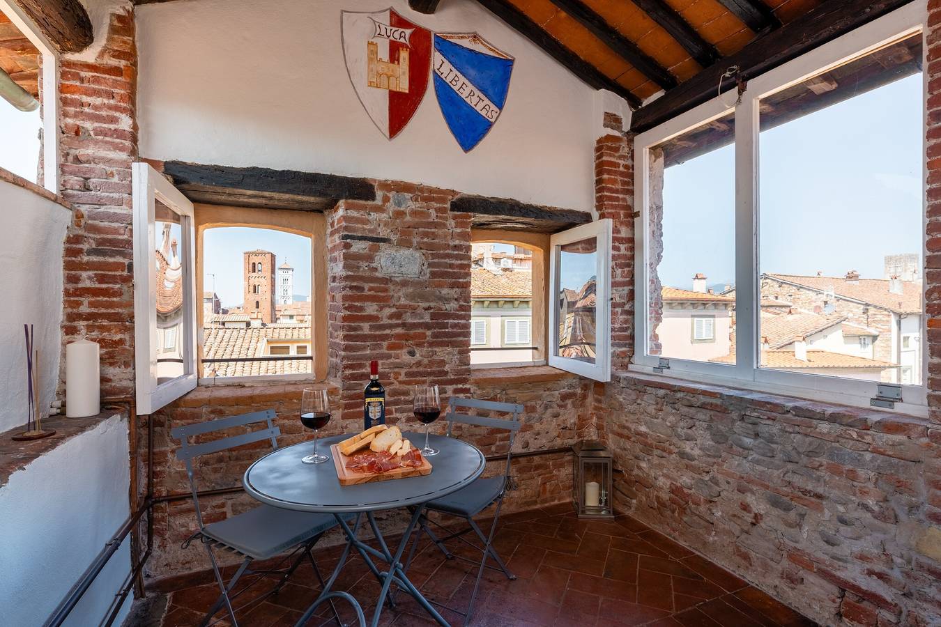 Entire apartment, Apartment 'Residenza Altana Lucca' with Private Terrace, Wi-Fi and Air Conditioning in Lucca, Lucca Province