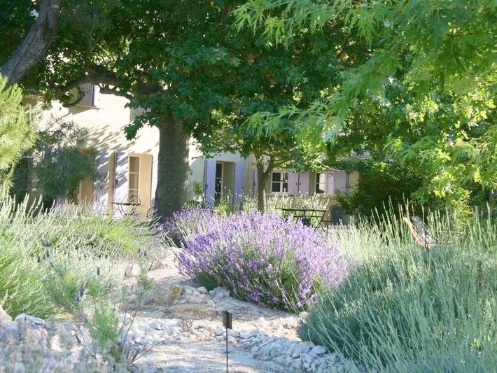 Chambre d’hôte pour 2 personnes, avec jardin et piscine à Le Thor