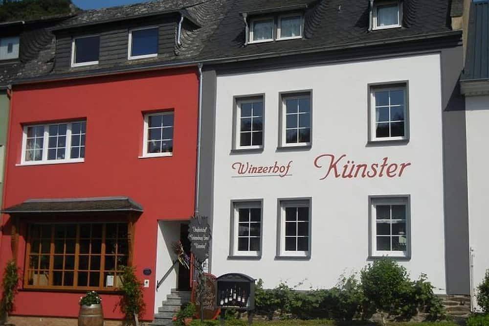 Ganze Wohnung, Burgunder- Doppelzimmer Dusche/Wc - Winzerhof Künster in Niederfell, Osteifel