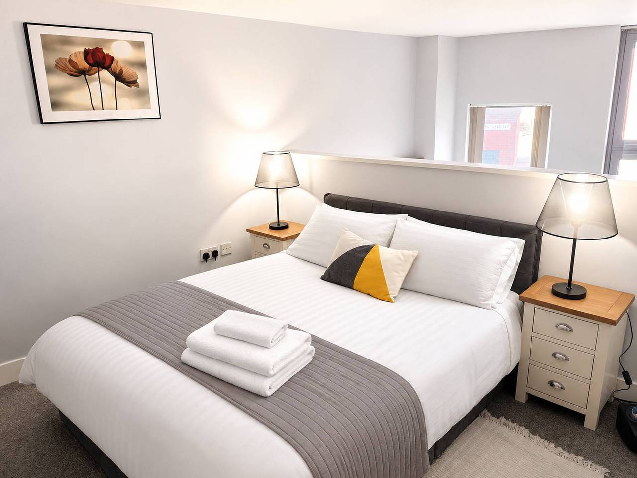 Entire apartment, Stylish Duplex in the Heart of Walsall in Walsall, Birmingham Area