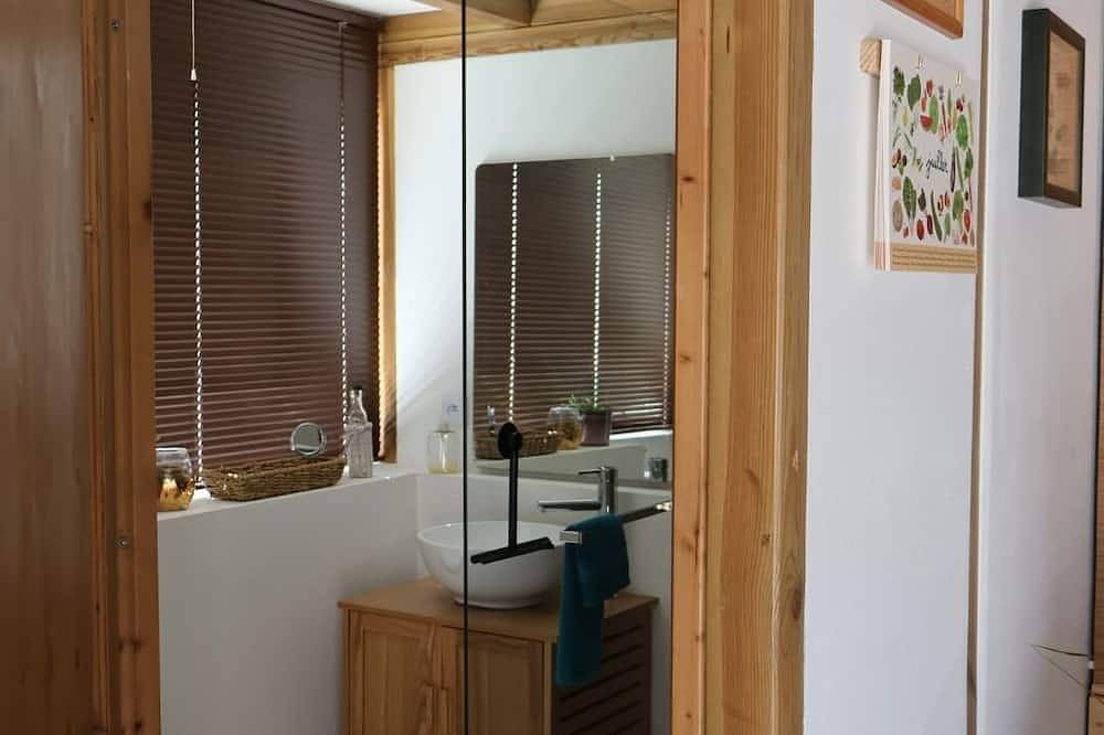 Entire apartment, Studio with private garden in Bergerac, Périgord Pourpre