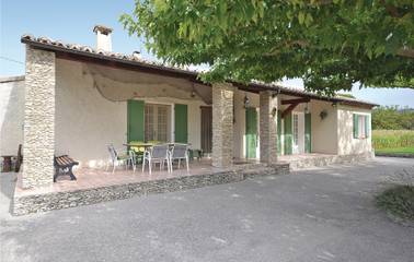 Gîte pour 6 personnes, avec piscine et jardin à Lagnes