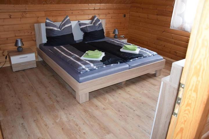 Ferienwohnung für 4 Personen, mit Terrasse und Garten in Eisenhüttenstadt