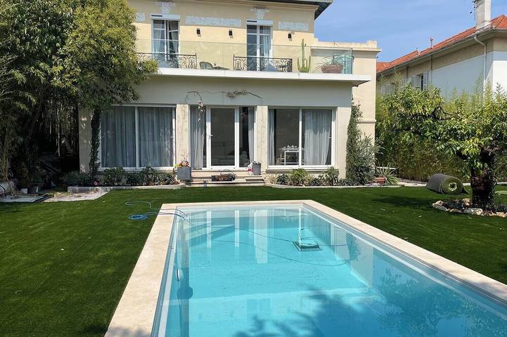 Villa pour 10 personnes, avec jardin et balcon, animaux acceptés à Le Cannet