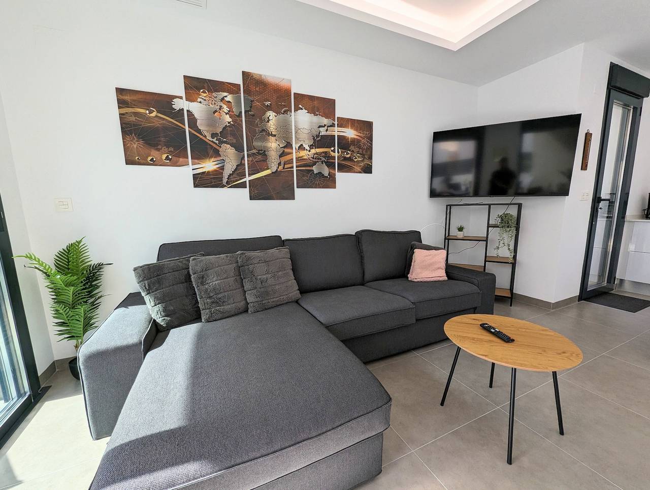 Villa 'R-58 Luxury New Build' with Private Pool, Terrace and Wi-Fi in La Herrada, Los Montesinos