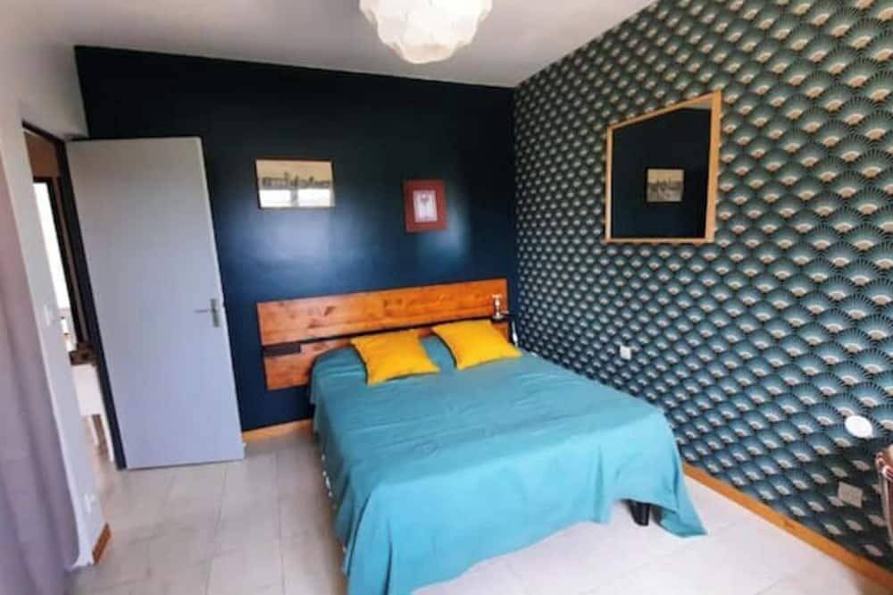 Bright house with garden in Neffiès, Béziers region