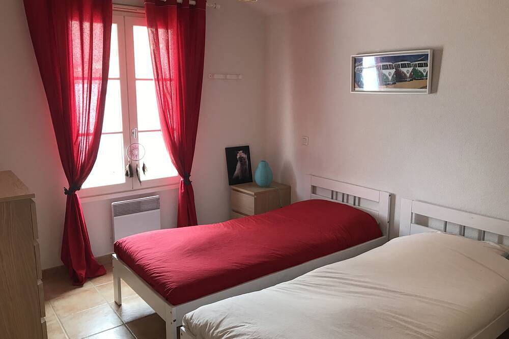 Villa à Saint de monts avec chauffage piscine et Wifi dans la maison gratuits in Saint-Jean-de-Monts, Vendée