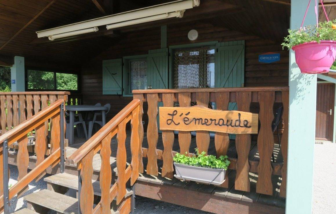 Chalet l'Emeraude, Pays des Lacs 5 Pers in Pont-de-Poitte, Jura