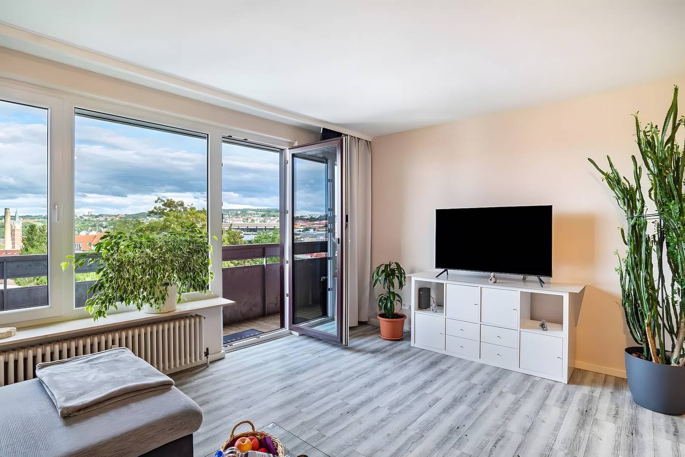 Ganze Wohnung, Fewo Goldstadtblick – großzügige 125 m² Wohnung mit 2 Balkonen & 3 Sz für Firmen, Gruppen & Familien in Pforzheim, Nordschwarzwald