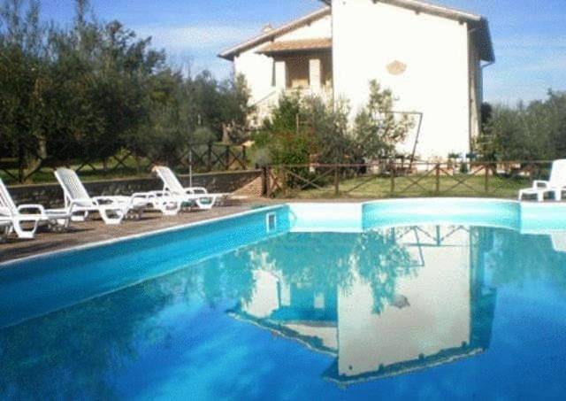 Agriturismo per 2 persone, con Terrazza e Giardino nonché Piscina e Panorama a Bettona