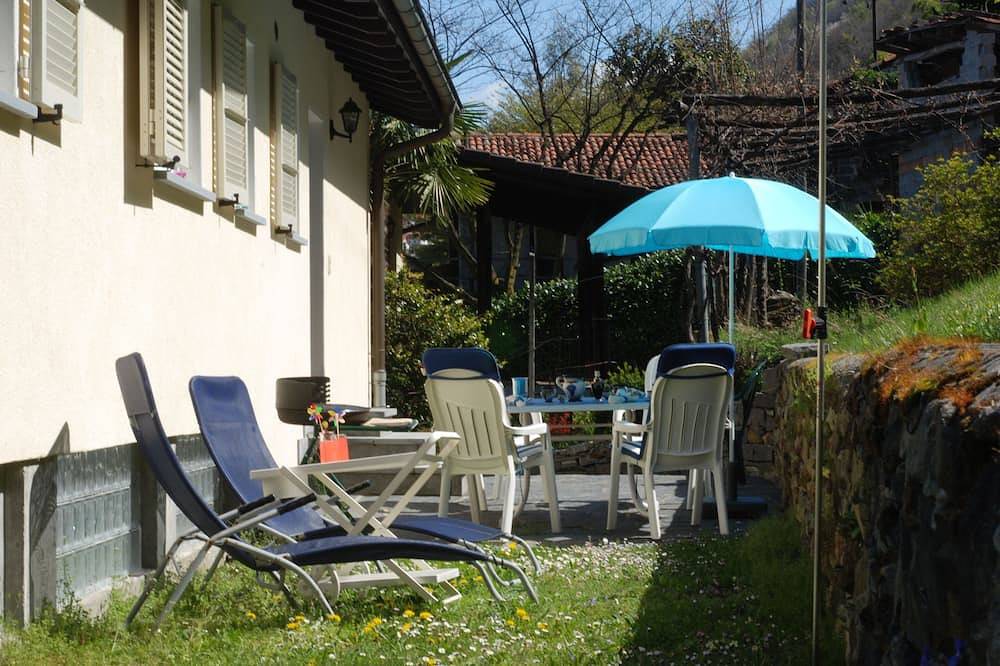 Casa Esmeralda Serenita – 3-Zimmer-Wohnung, ca. 65 m², mit Gartensitzplatz in Gambarogno, Lago Maggiore (Schweiz)