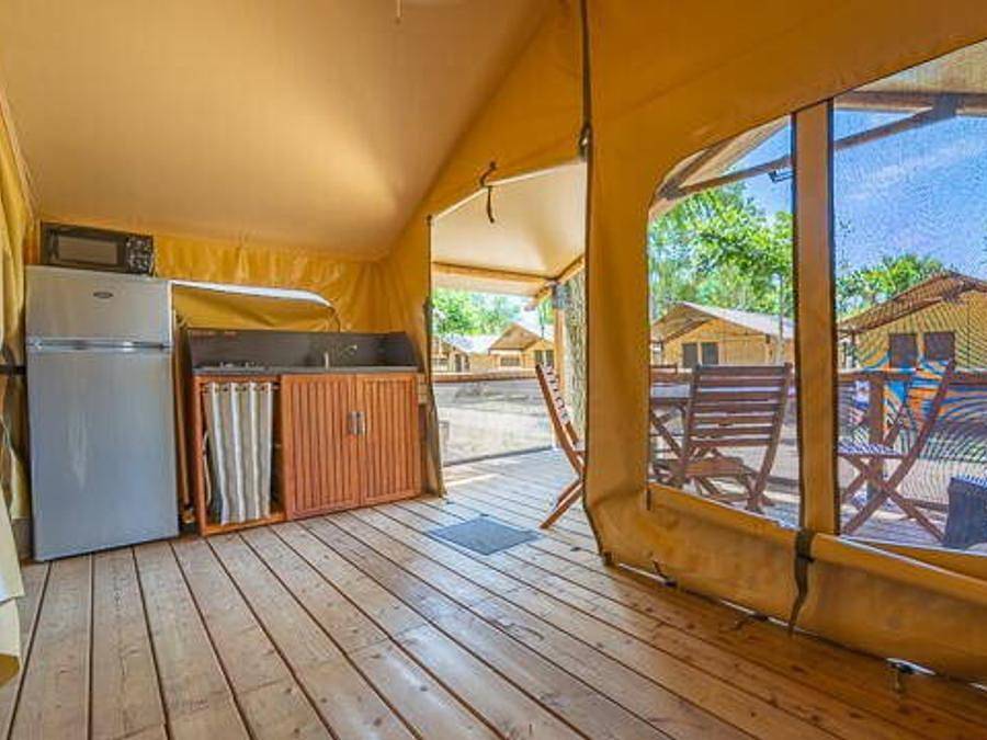 Camping Park Umag - Lodge 5 personen - Super Lodge Zelt | 2 Schlafz. | 4/5 Pers. | Einfache Terrasse in Karigador, Općina Brtonigla