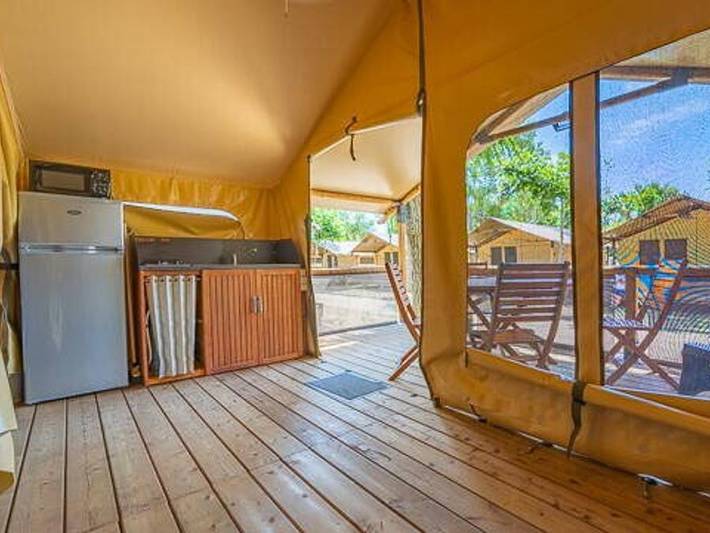 Camping Park Umag - Lodge 5 personen - Super Lodge Zelt | 2 Zi. | 4/5 Pers. | Einzelne Terrasse | Ohne Bad in Karigador, Općina Brtonigla