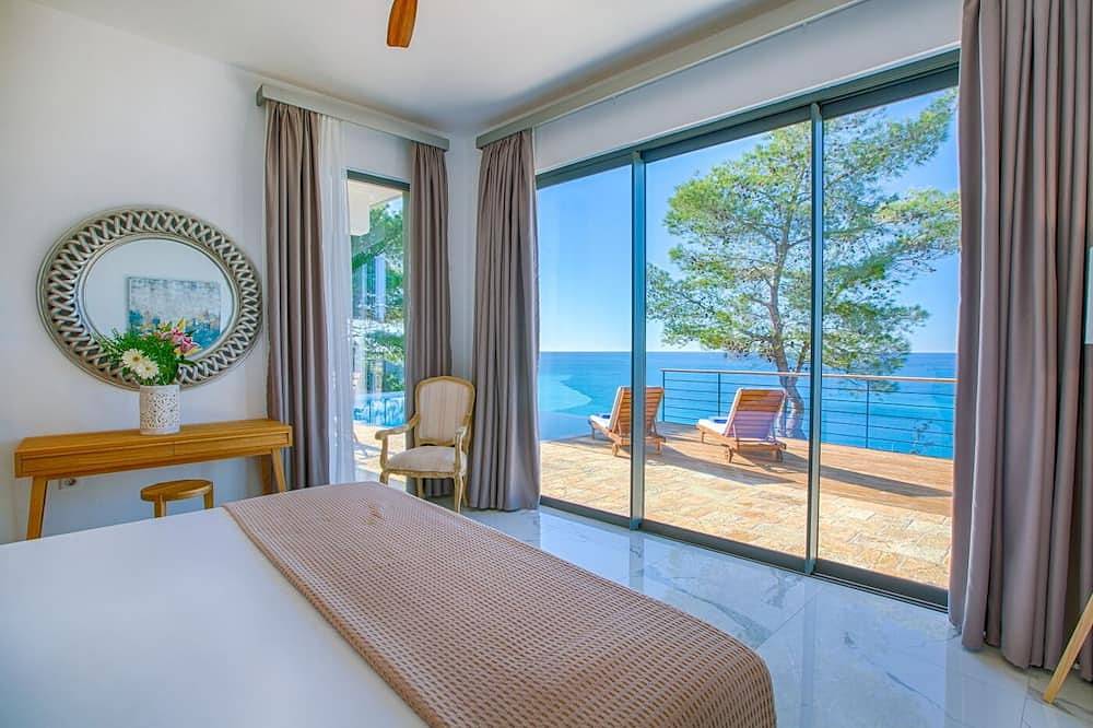 Milos Bay Villas - Brand new modern villa with spectacular views of Milos Beach in Agios Nikitas, Greece