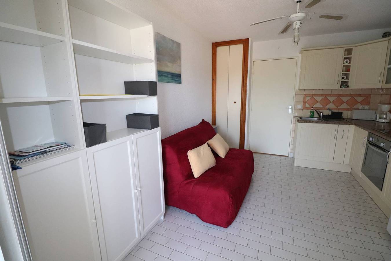 Entire studio, Studio Cabin beautiful terrace swimming pool parking 650m beach in Le Grau-du-Roi, Côte d'Améthyste