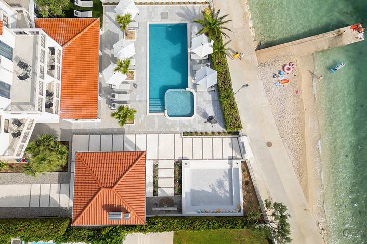 Luxuriöse Strandvilla mit 7 Schlafzimmern und privatem Pool in der Nähe von Split in Podstrana, Split-Dalmatien