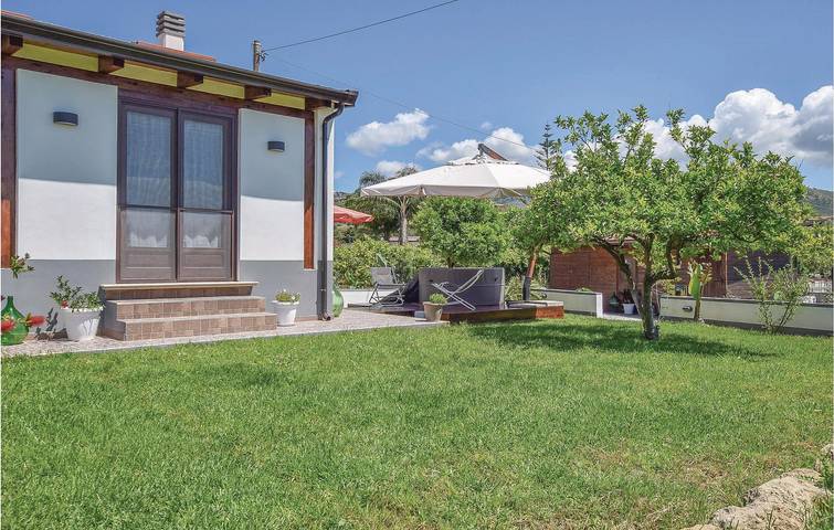Appartement 1BR en bord de mer avec AC & Parking in Salvatore, Castellabate