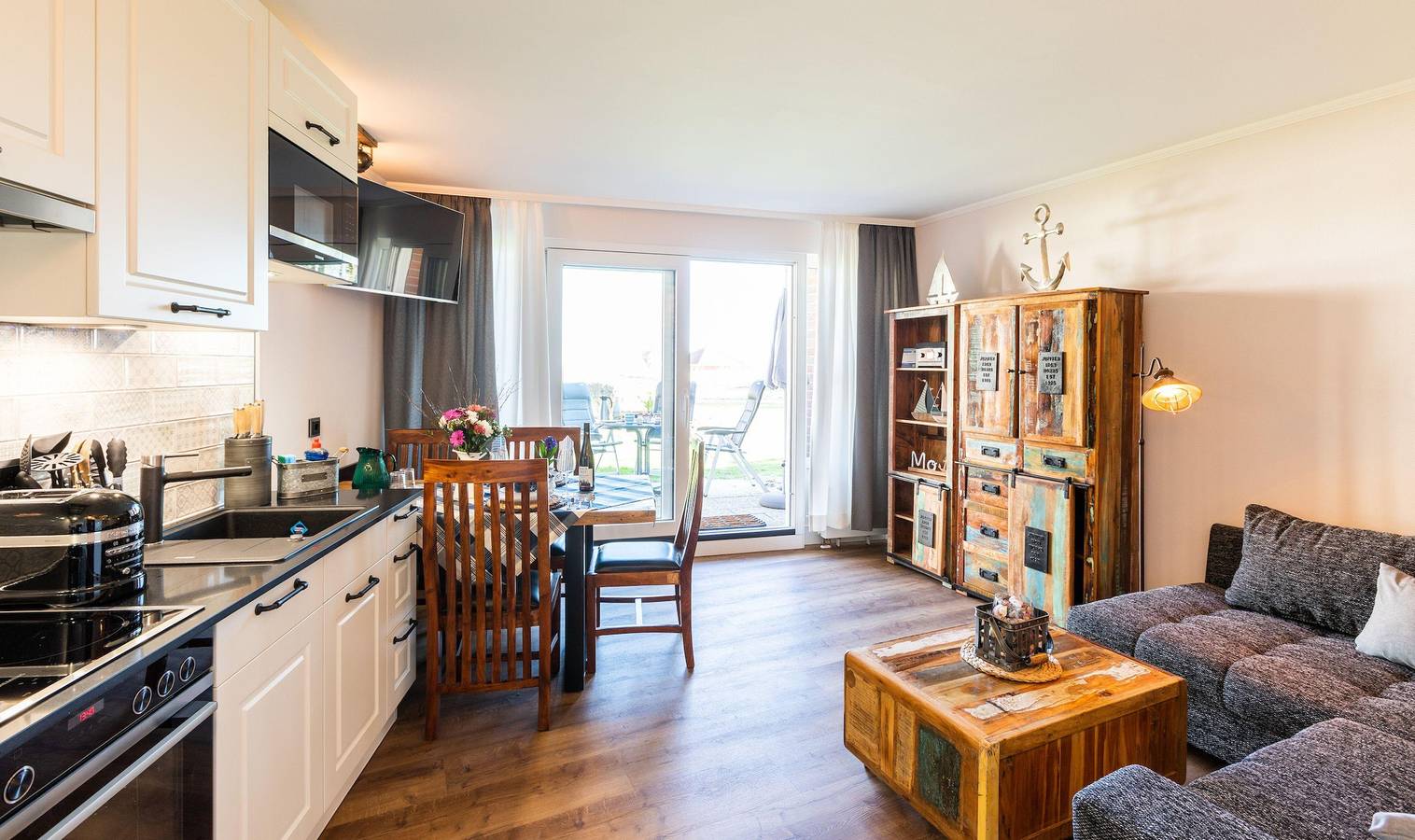 Ganze Ferienwohnung, Terrassen-Fewo 'Ankerplatz' direkt am Ostseestrand  in Kronsgaard, Schleswig-Flensburg
