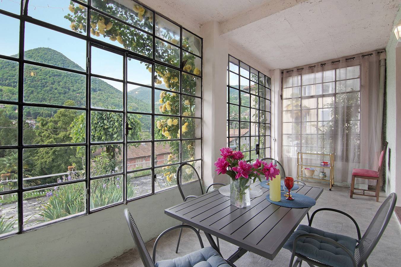 Villa „Luxury Oleandra“ mit privatem Pool, großem Garten und Grill in Dizzasco, Gemeinde Dizzasco