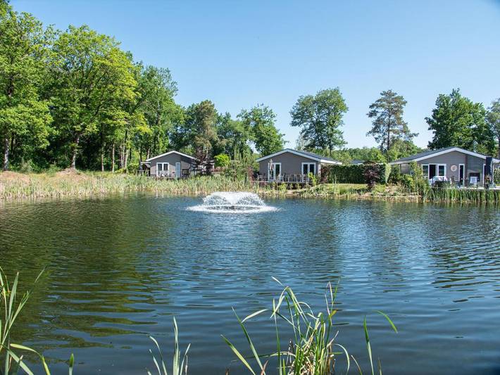 Bungalow voor 5 personen, with Whirlpool and Terras as well as Zwembad and Sauna in Beekbergen