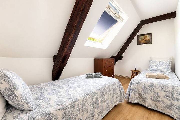 Gîte de la Mare Ronde - Maison de Groupe 3 à 19 Personnes - Piscine Privée in Yvré-l'Évêque, Sarthe