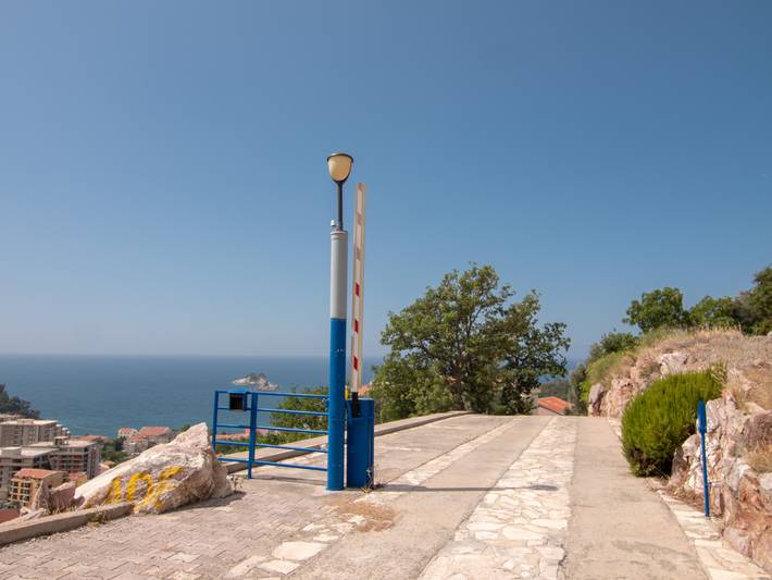 Ferienwohnung für 5 Personen, mit Garten und Meerblick sowie Ausblick und Balkon, mit Haustier in Montenegro - 2