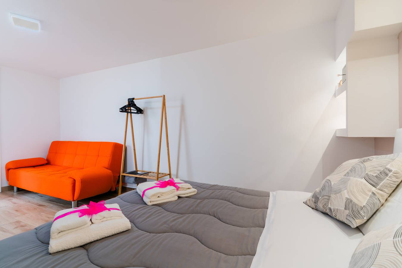 Entire apartment, Luxury 12 - Apartment 'Anastasia' with Shared Terrace, Wi-Fi and Air Conditioning in Tuglie, Gulf of Taranto