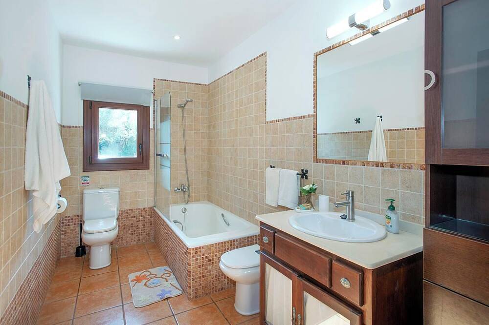 Single Storey Villa, A/C, Private Pool - Just a 5min Walk to the Picturesque Cove of Cala Sa Nau! in Cala Sa Nau, Felanitx