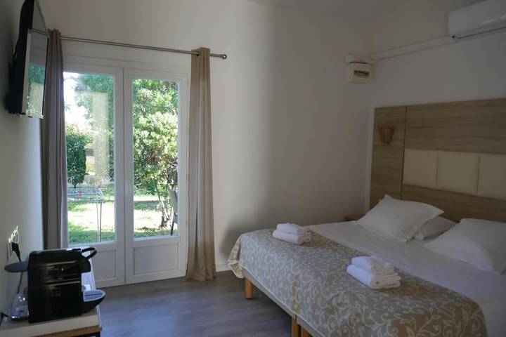 Parc de vacances pour 6 personnes, avec jardin et piscine en Corse - 2