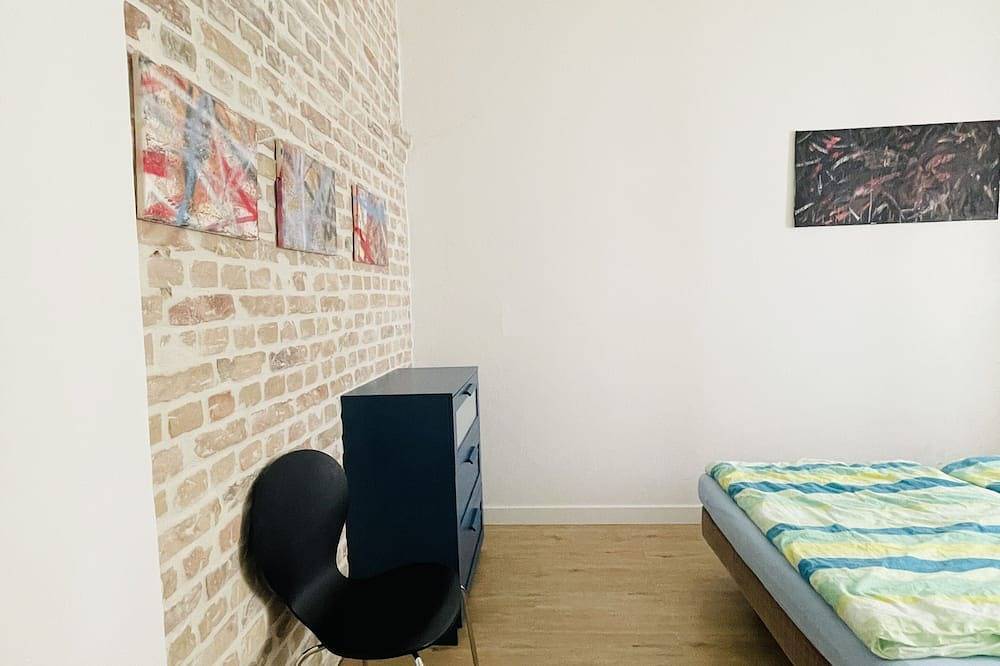 Ganze Wohnung, Zentrale ruhige Ferienwohnung im Dg in Berlin in Weissensee (Berlin), Berlin