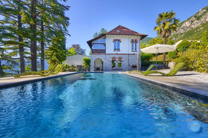 Villa with pool for 10 people, with sauna and hot tub as well as garden in Lake Como