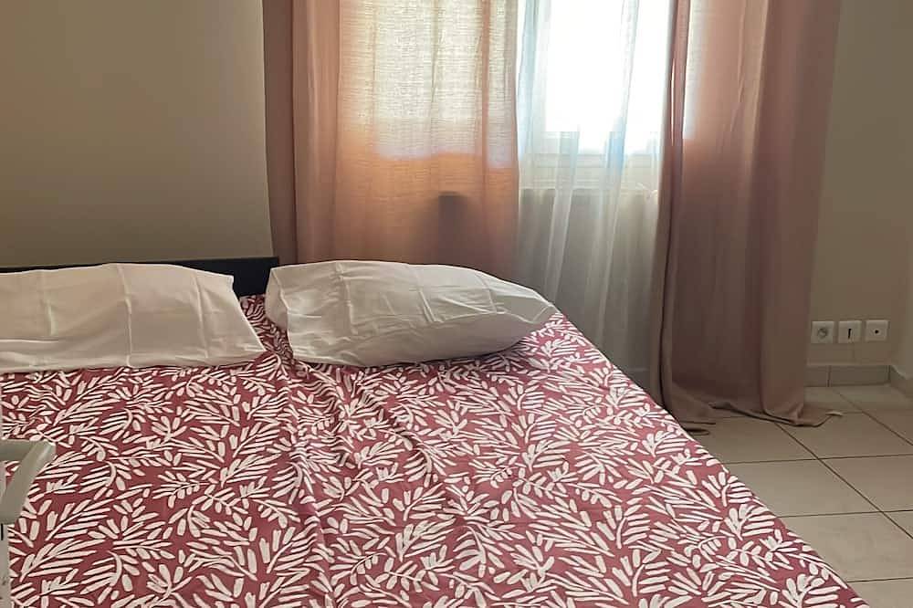 Spacious & Comfortable house in Monteux, next to Parc Spirou and Wave Island. in Monteux, Vaucluse