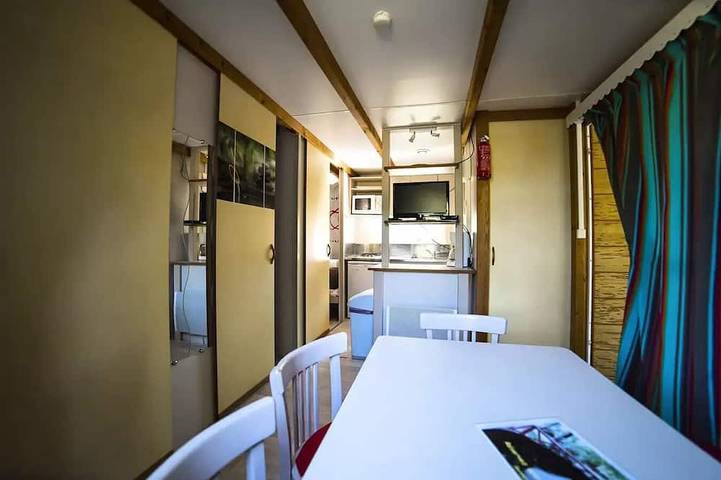 Gîte pour 5 personnes, avec piscine et terrasse, animaux acceptés à Saint-Léger-de-Fougeret