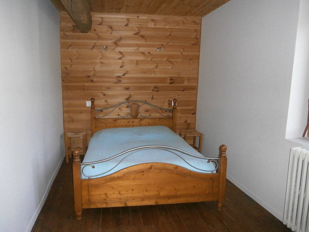 Location d'un gîte confortable avec parking, lit double et congélateur in Aveize, Rhône