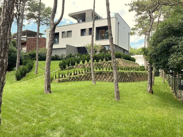 Villa für 4 Personen, mit Garten und Ausblick sowie Balkon in Lignano Sabbiadoro