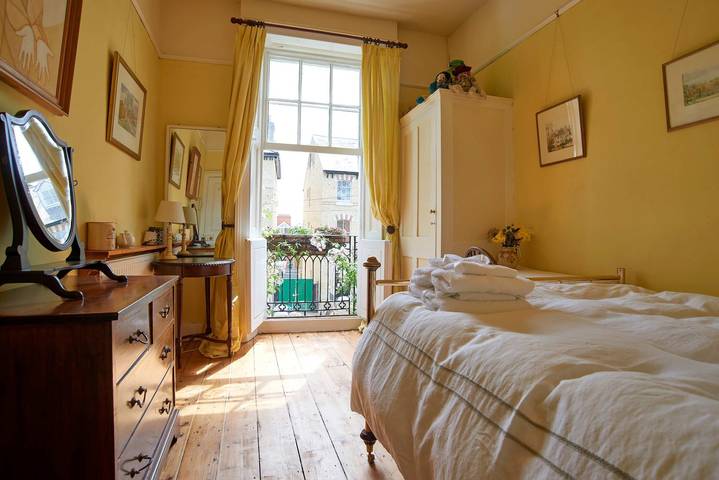 Holiday rental for 15 people, with terrace in Bedford